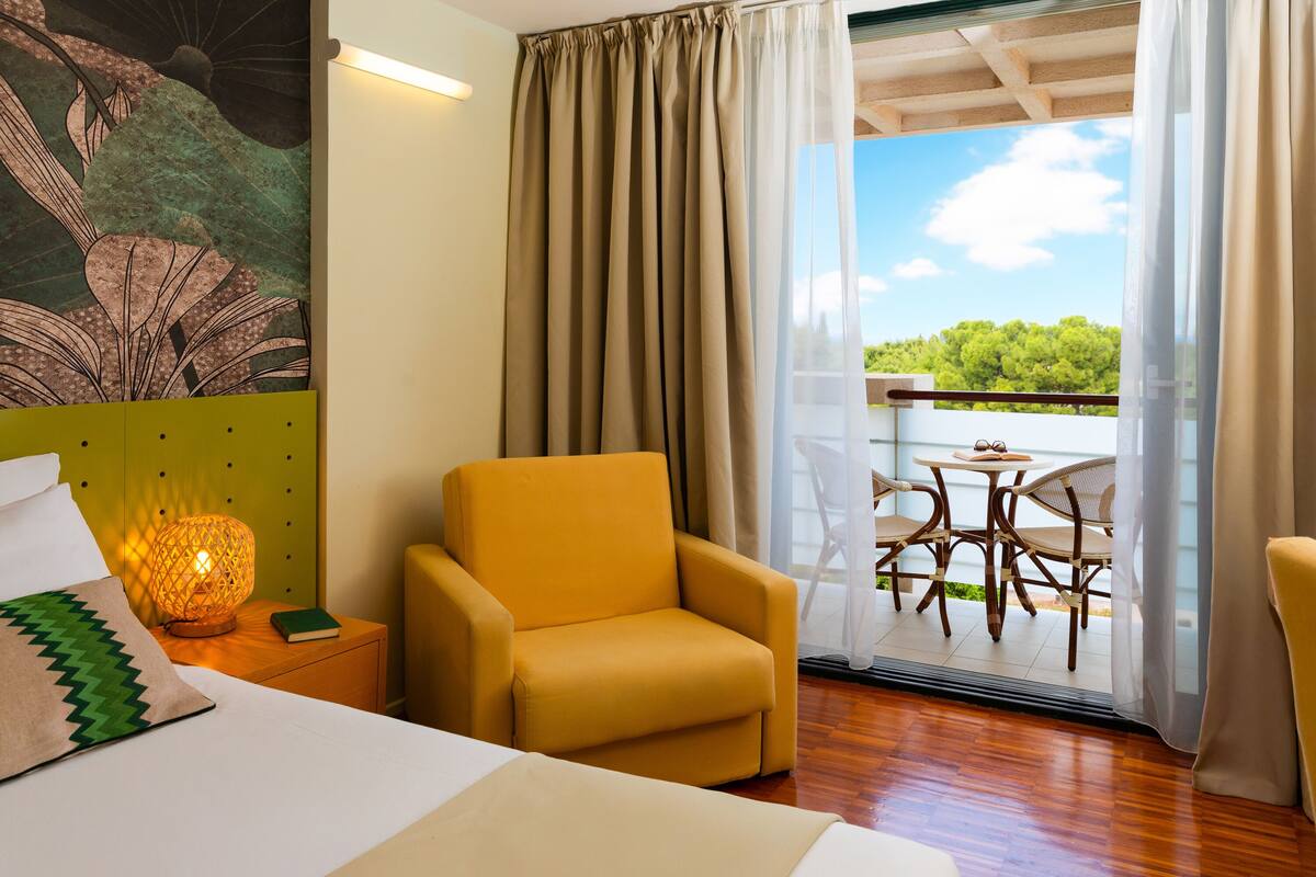 superior double room with sea view balcony | 1 bedroom, minibar, in-room safe, desk