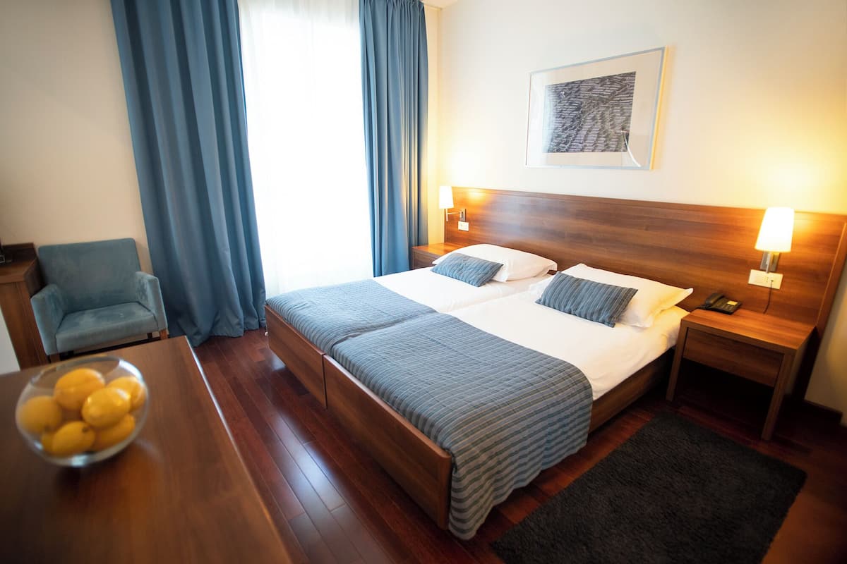 1 slaapkamer, een minibar, een kluis op de kamer, een bureau