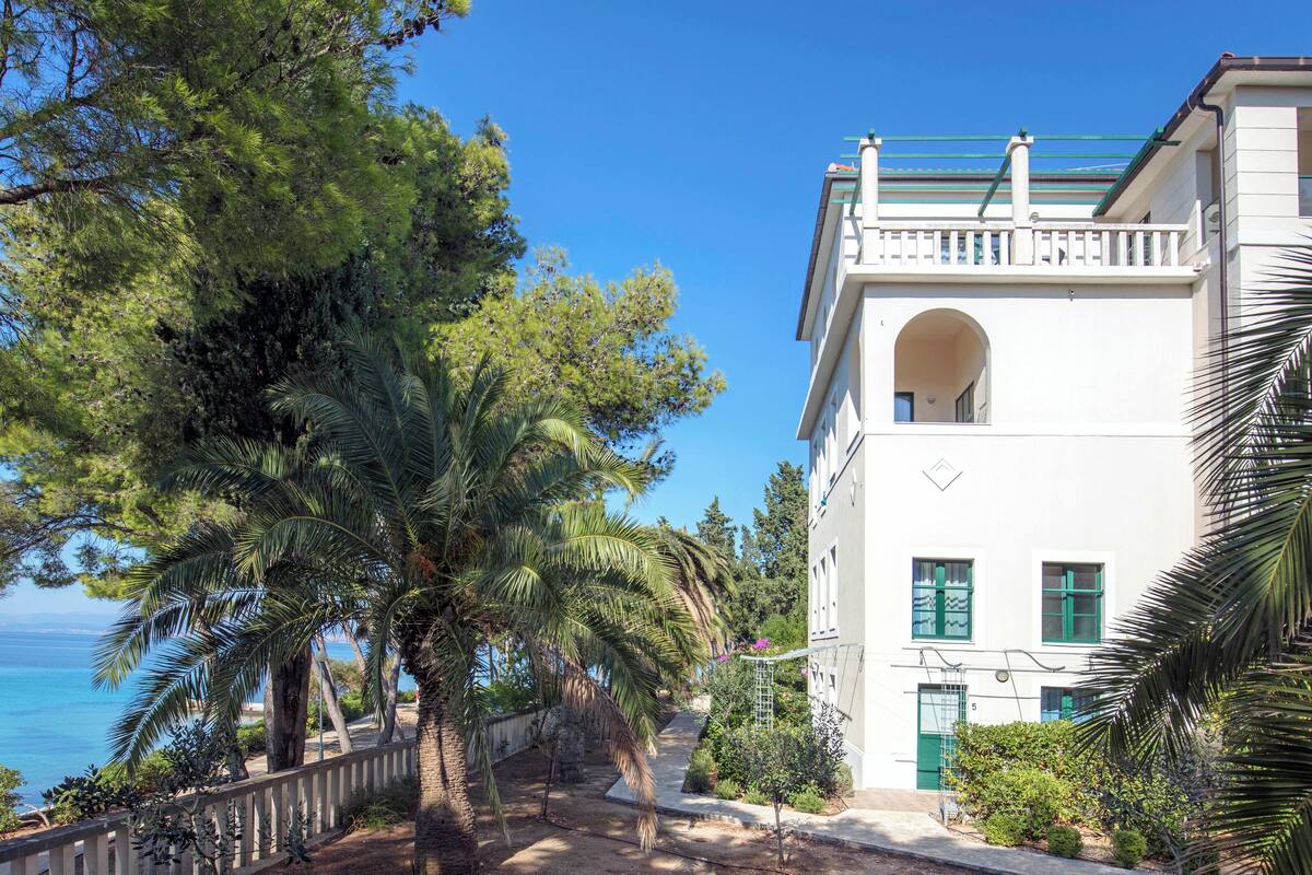 premium double room with park view balcony | 1 bedroom, minibar, in-room safe, desk