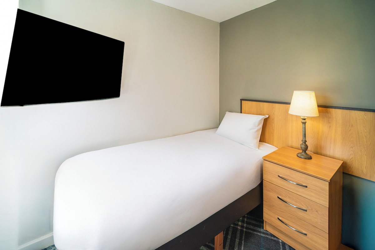 Standard Single Room | Iron/ironing board (on request), WiFi (free), individually decorated