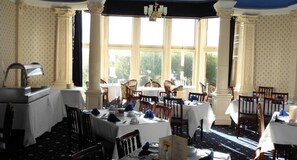 Petit déjeuner complet servi tous les jours en supplément