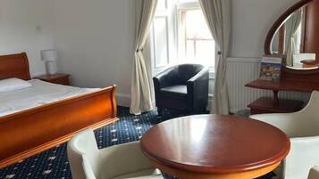 Dobbeltrom – executive | Individuelt dekorert, individuelt innredet og skrivebord