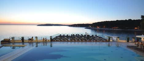 Piscina a l'aire lliure de temporada