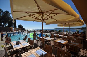 4 restaurants, breakfast, lunch, dinner served; international cuisine 