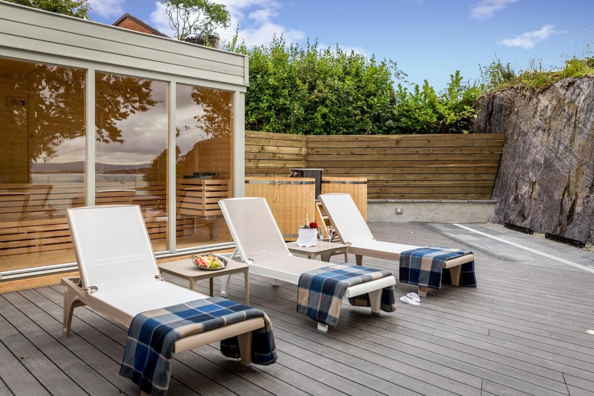 couples treatment room(s), sauna, hot tub