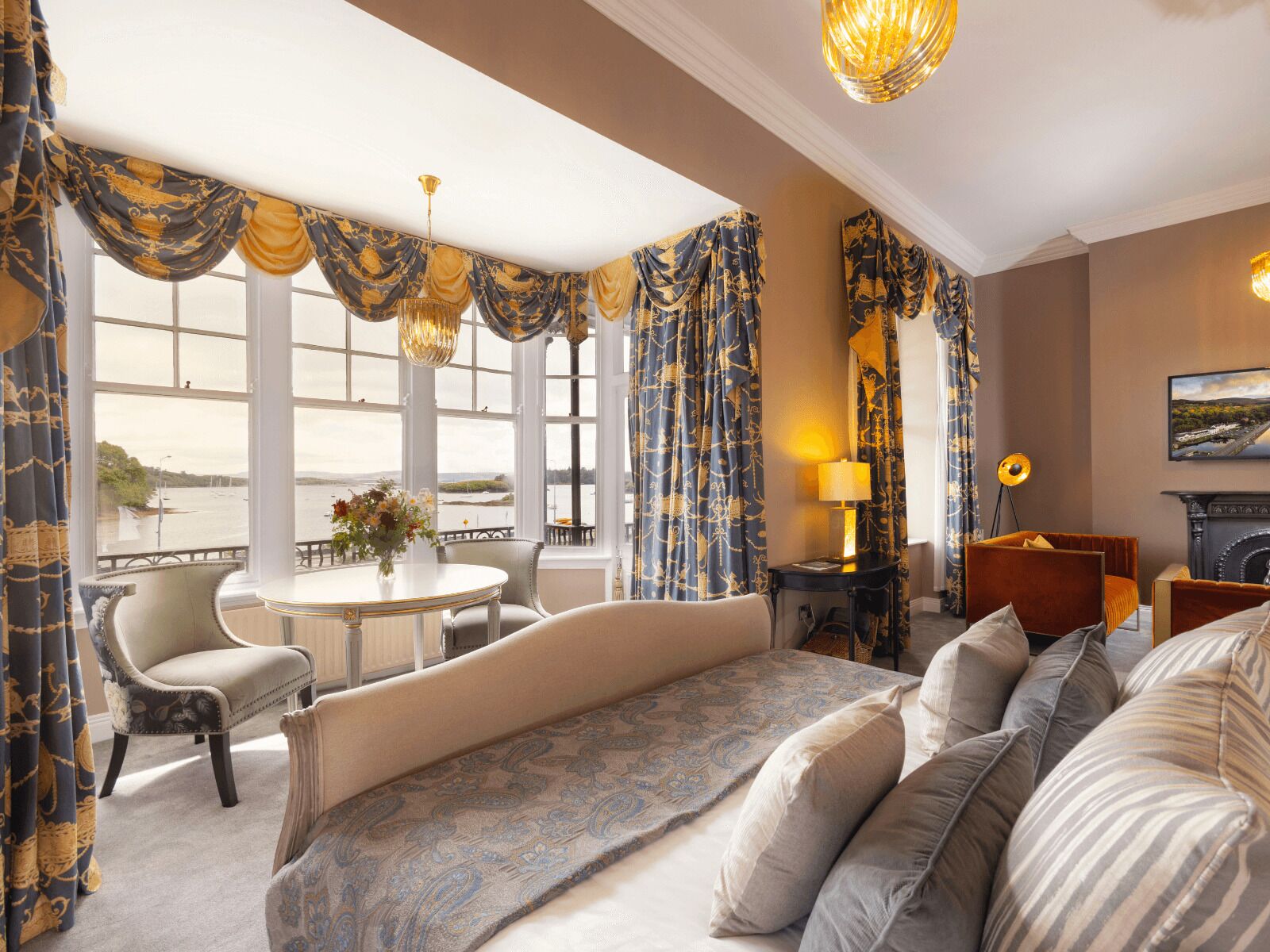 Suite | Free WiFi, bed sheets