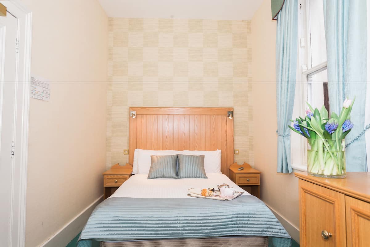 Single Room | Free WiFi, bed sheets
