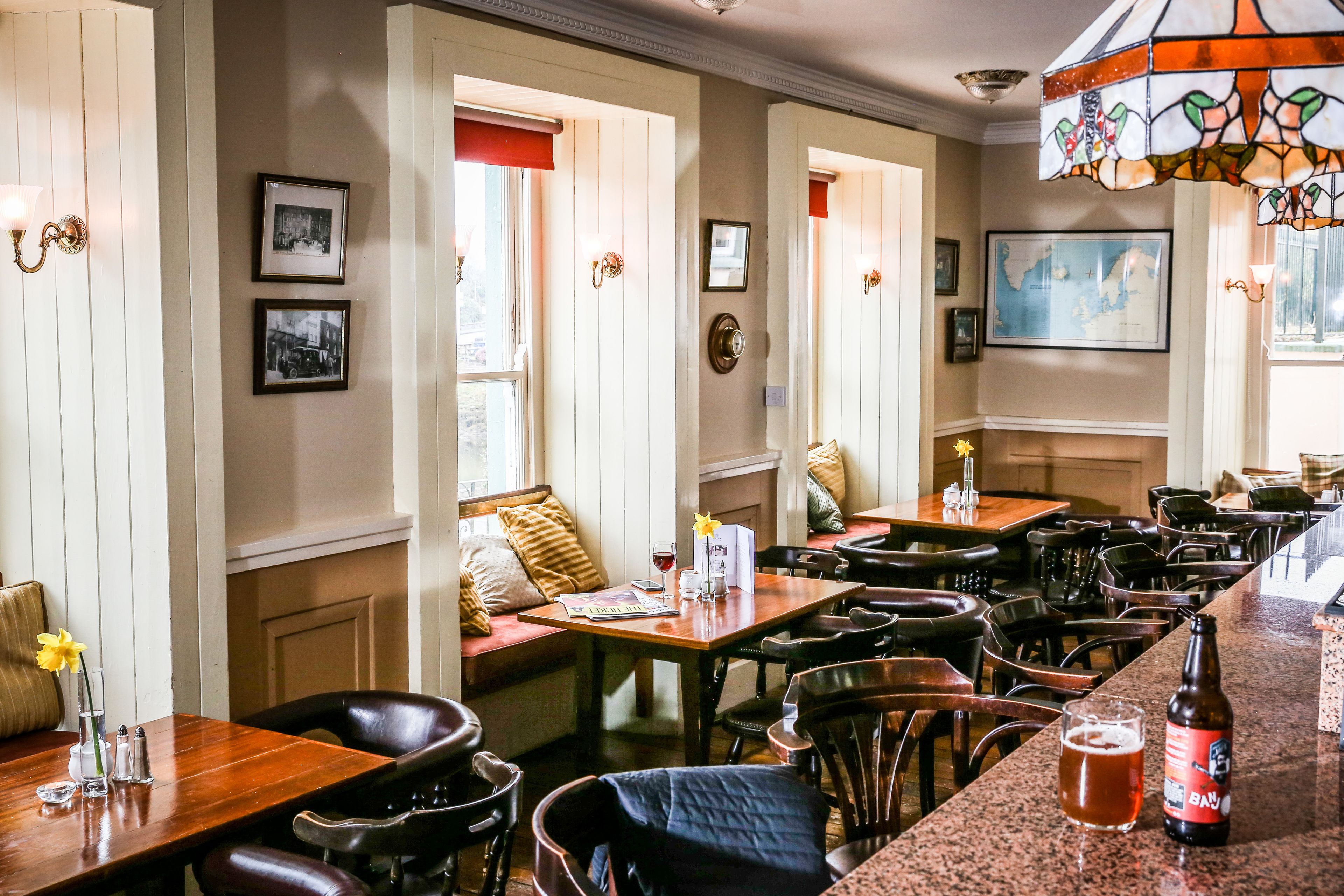 serves lunch and dinner