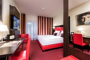 Hypo-allergenic bedding, minibar, in-room safe, desk - PLAZA INN Hamburg Nord (Hamburg)