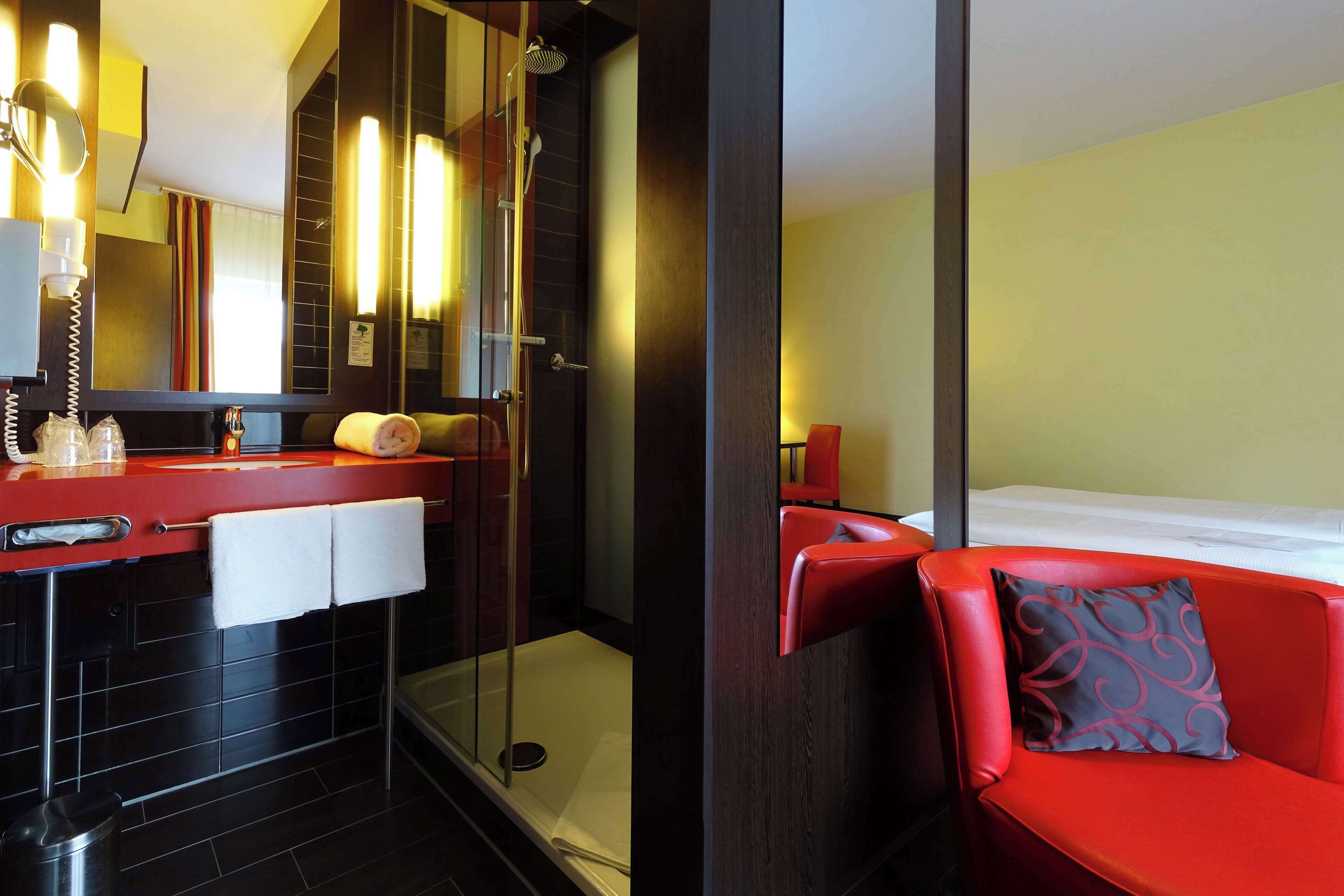 comfort room, 1 double bed | bathroom | shower, rainfall showerhead, free toiletries, hair dryer