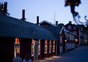 Façade de l’hébergement - soirée/nuit