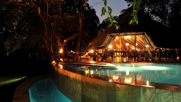 Outdoor pool - Selous Serena Camp (Selous Game Reserve)