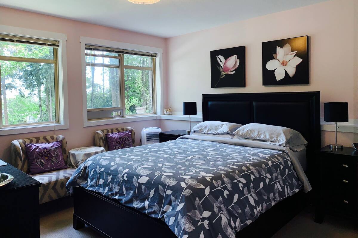1 bedroom, premium bedding, laptop workspace, soundproofing