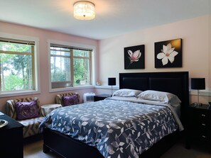 Comfort Room, 1 Queen Bed, Allergy Friendly, Park View | 1 bedroom, premium bedding, laptop workspace, soundproofing