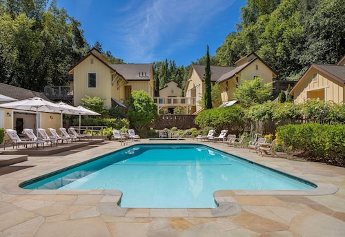 Farmhouse Inn
