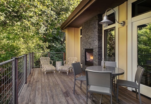 Farmhouse Inn