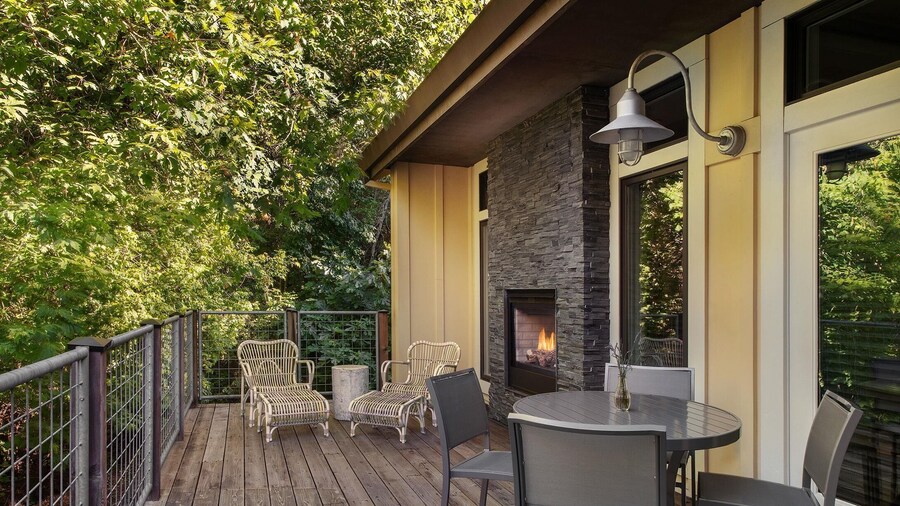 Farmhouse Inn