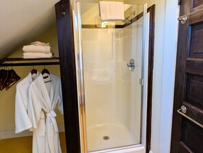 Premium Room, 1 King Bed, Private Bathroom | Bathroom | Free toiletries, hair dryer, bathrobes, towels - Bluebird Guesthouse (Portland)
