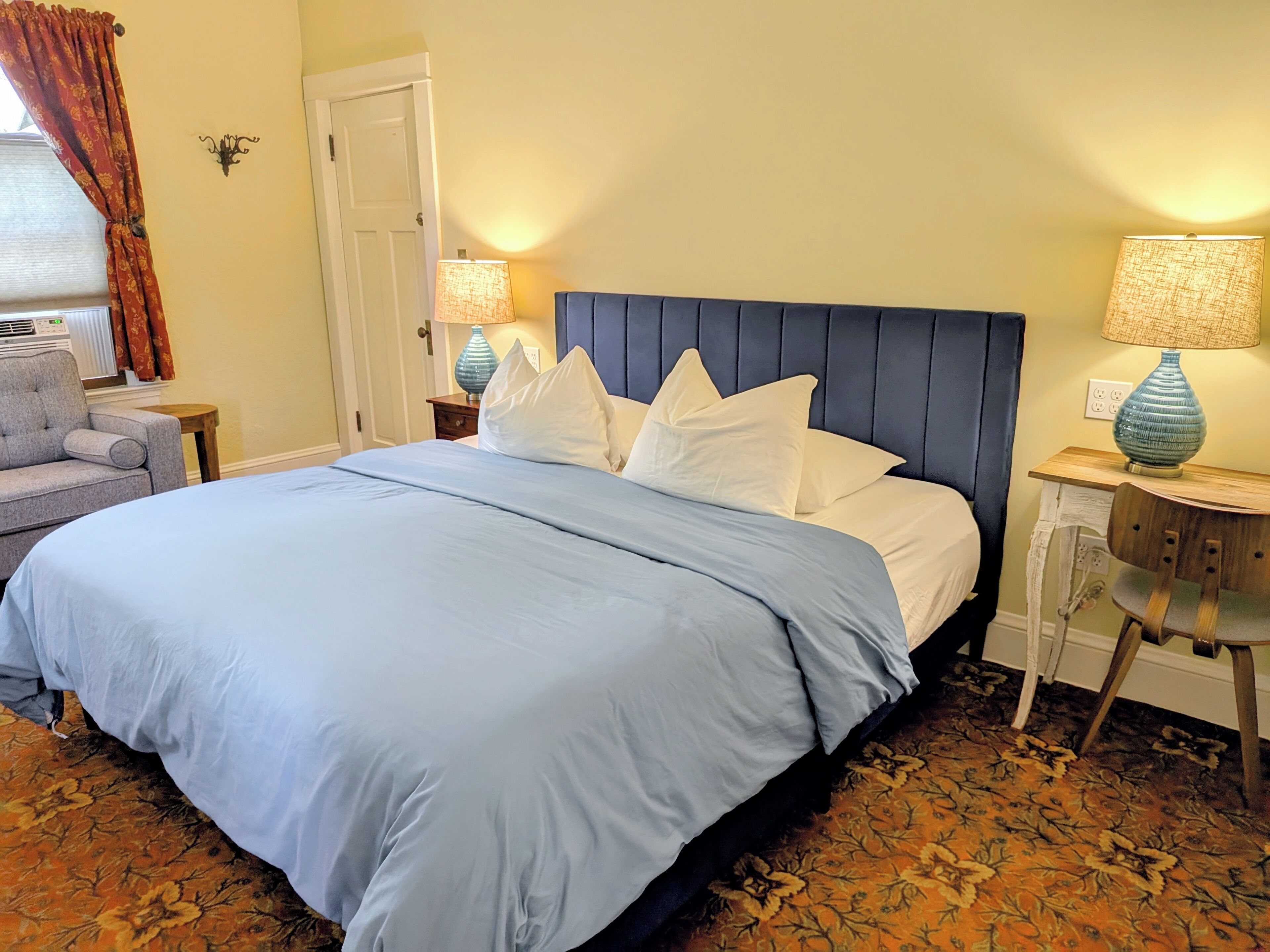 Deluxe Room, 1 King Bed, Private Bathroom | Egyptian cotton sheets, premium bedding, individually decorated