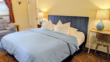 Deluxe Room, 1 King Bed, Private Bathroom | Egyptian cotton sheets, premium bedding, individually decorated