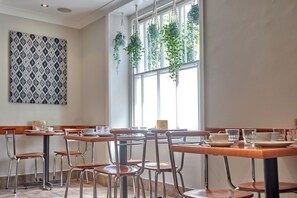 Free daily continental breakfast - Lords Hotel (London)