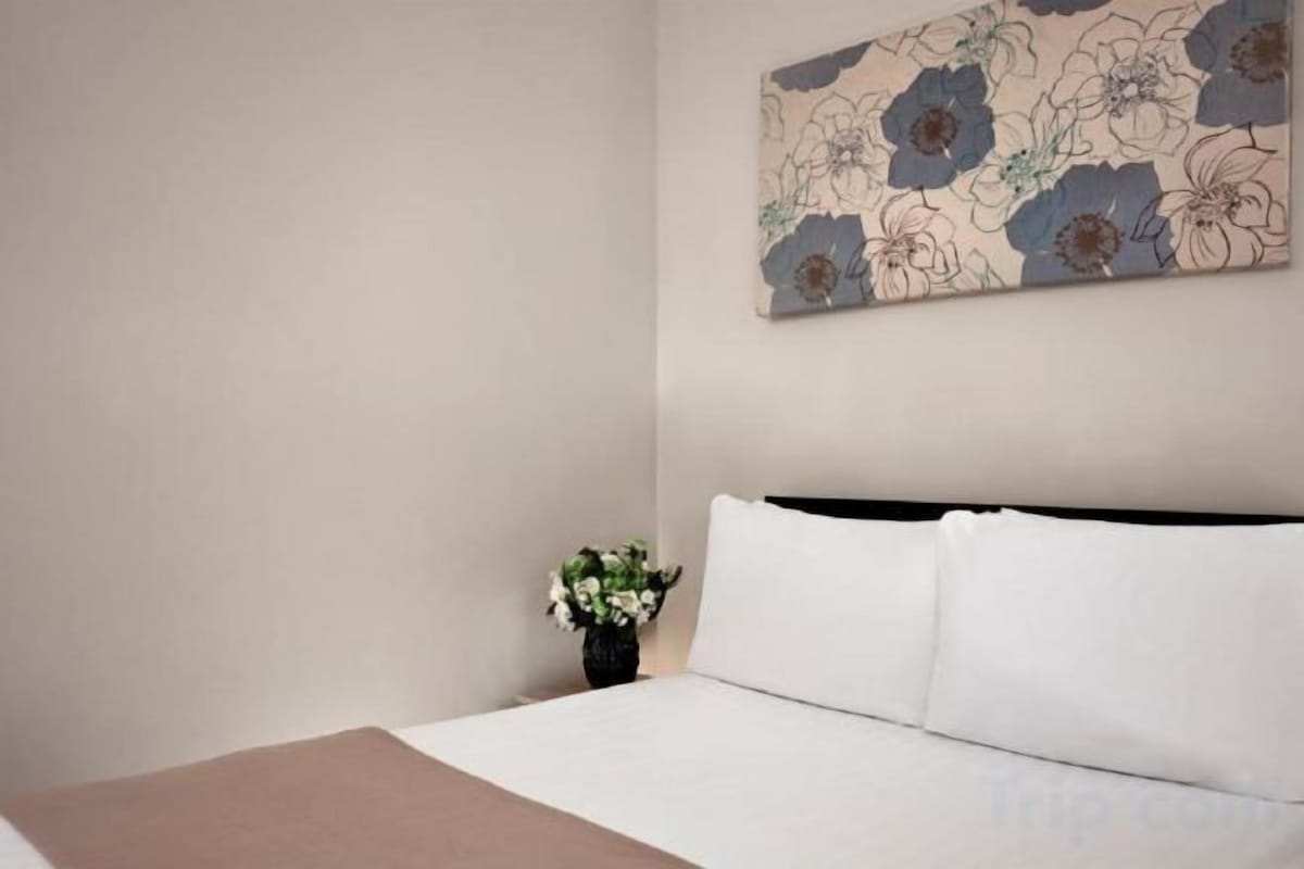 Free WiFi, bed sheets