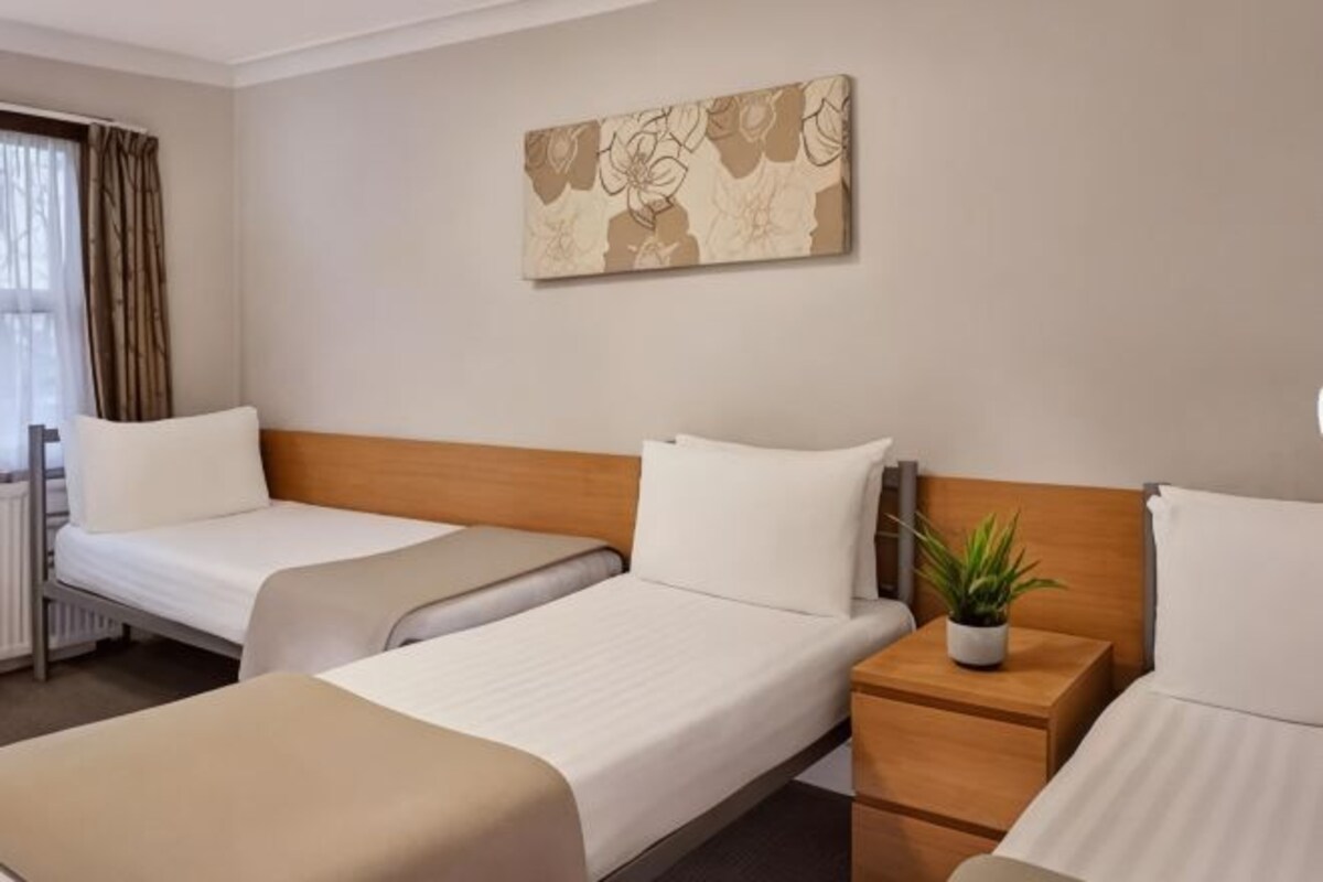 Superior triple with single beds