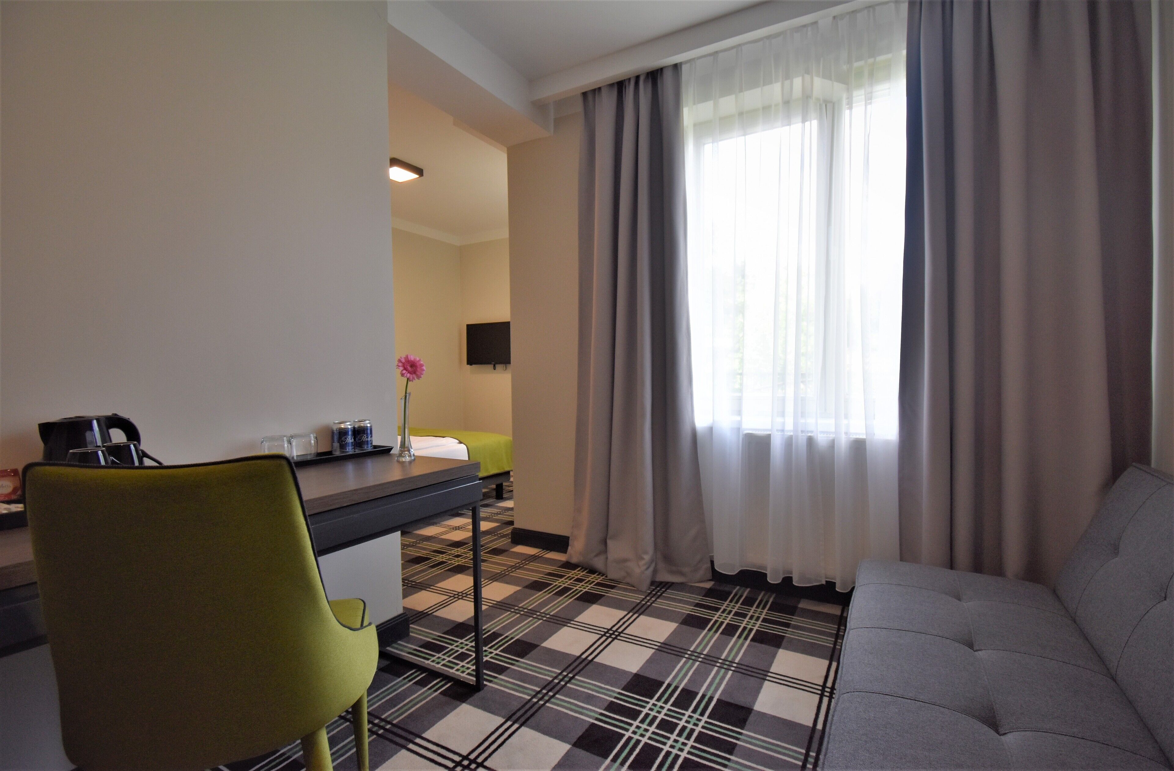 economy room, 1 bedroom | living area | lcd tv