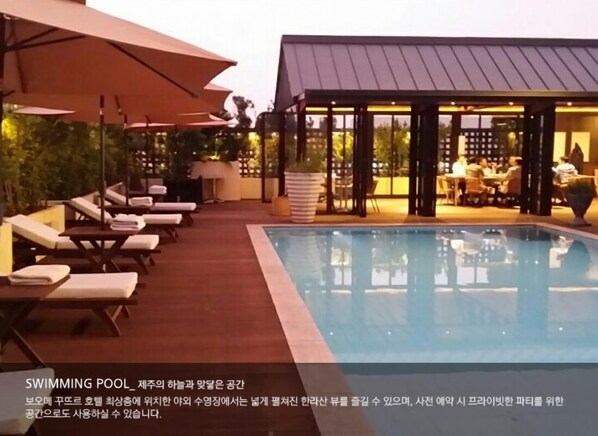 Rooftop pool