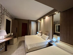 Kamar Triple Standar | Minibar, brankas, meja kerja, dan kedap suara