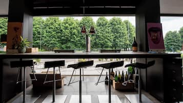 Cocktail bar