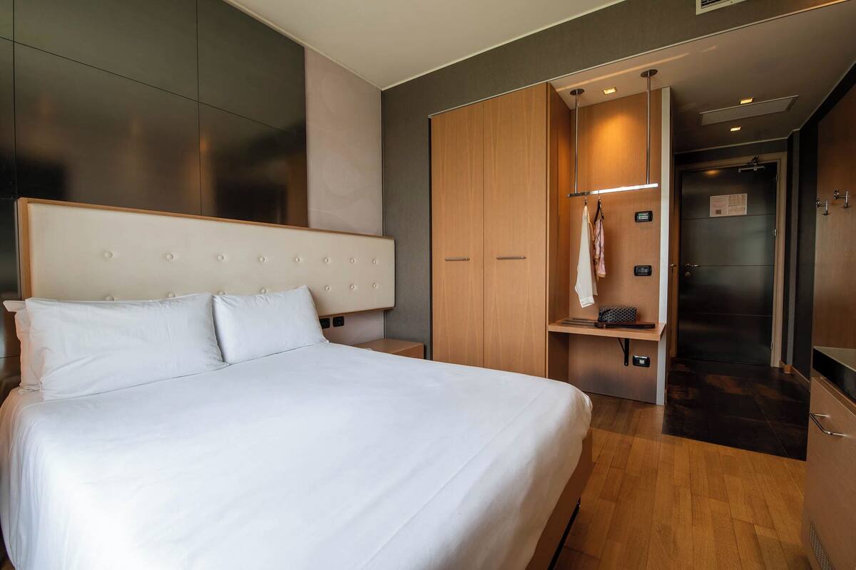 Minibar, in-room safe, desk, soundproofing