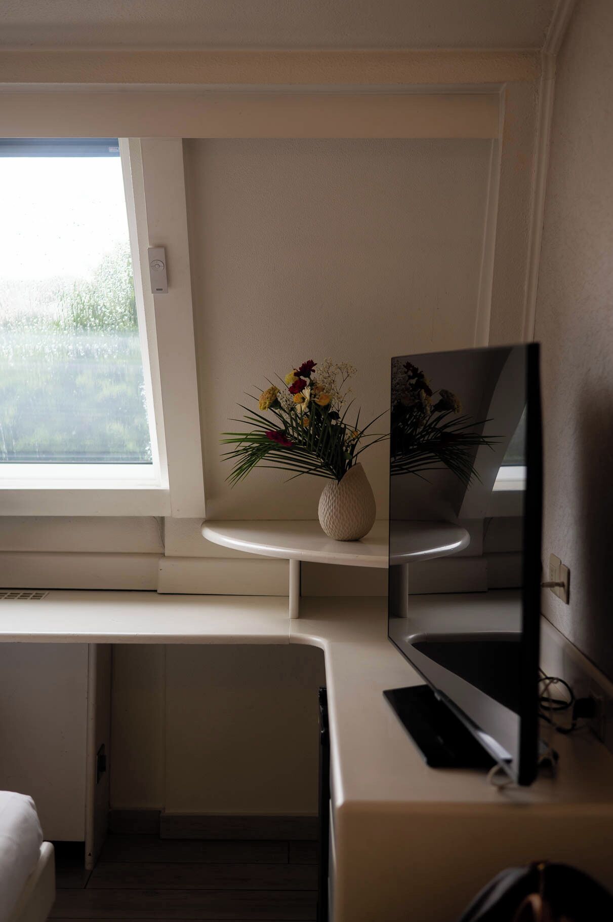 economy double room | 1 bedroom, minibar, in-room safe, desk