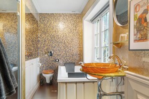 Bitihorn | Bathroom | Hair dryer, towels, soap, shampoo - Herangtunet Mountain Lodge Norway (Øystre Slidre)