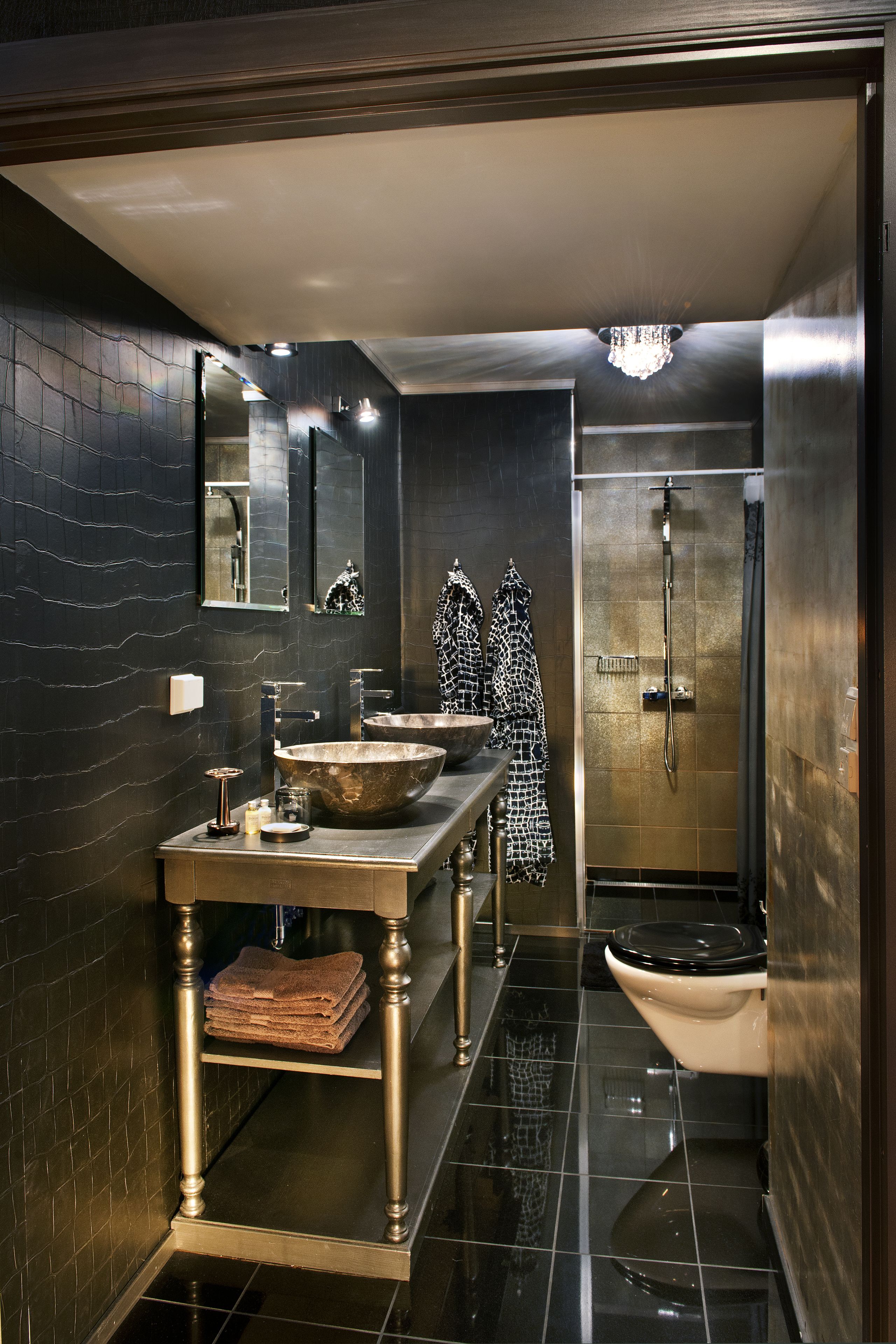 glittertind | bathroom | hair dryer, towels, soap, shampoo