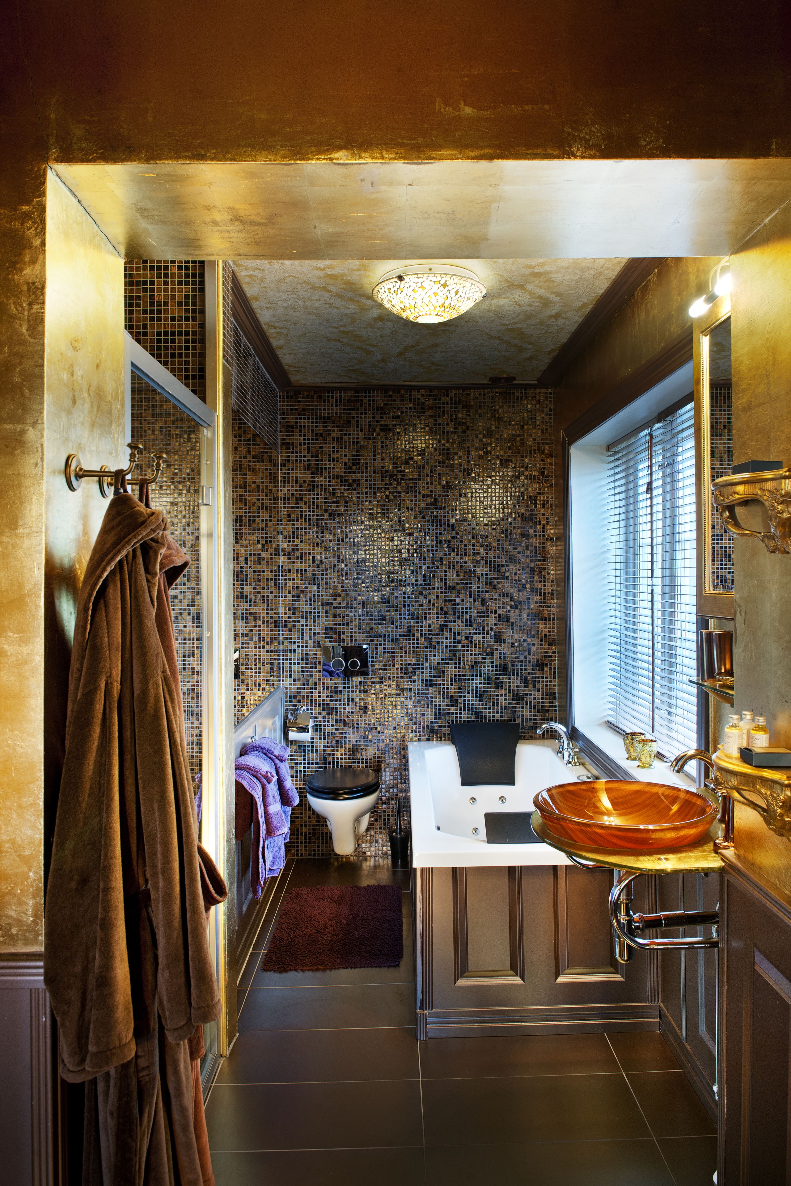 bitihorn | bathroom | hair dryer, towels, soap, shampoo