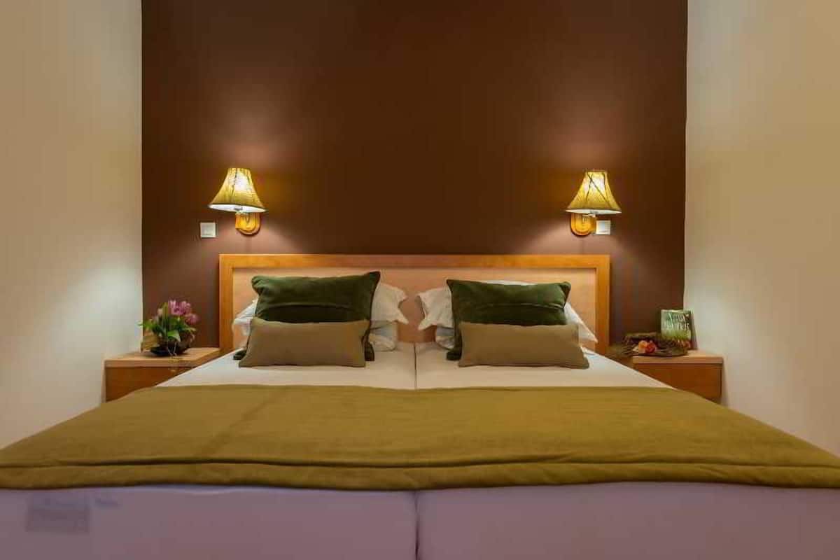 Camas con pillow-top, tabla de planchar con plancha y wifi gratis