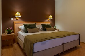 Classic Apartment, 1 Bedroom, Balcony, Harbor View | Pillowtop beds, iron/ironing board, free WiFi - Apartments Lapad (Dubrovnik)