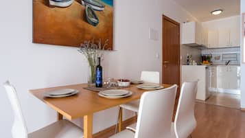 Comfort Apartment, 2 Bedrooms, Balcony, Harbour View | Living area