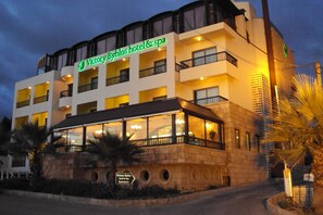 Fachada del alojamiento - Noche