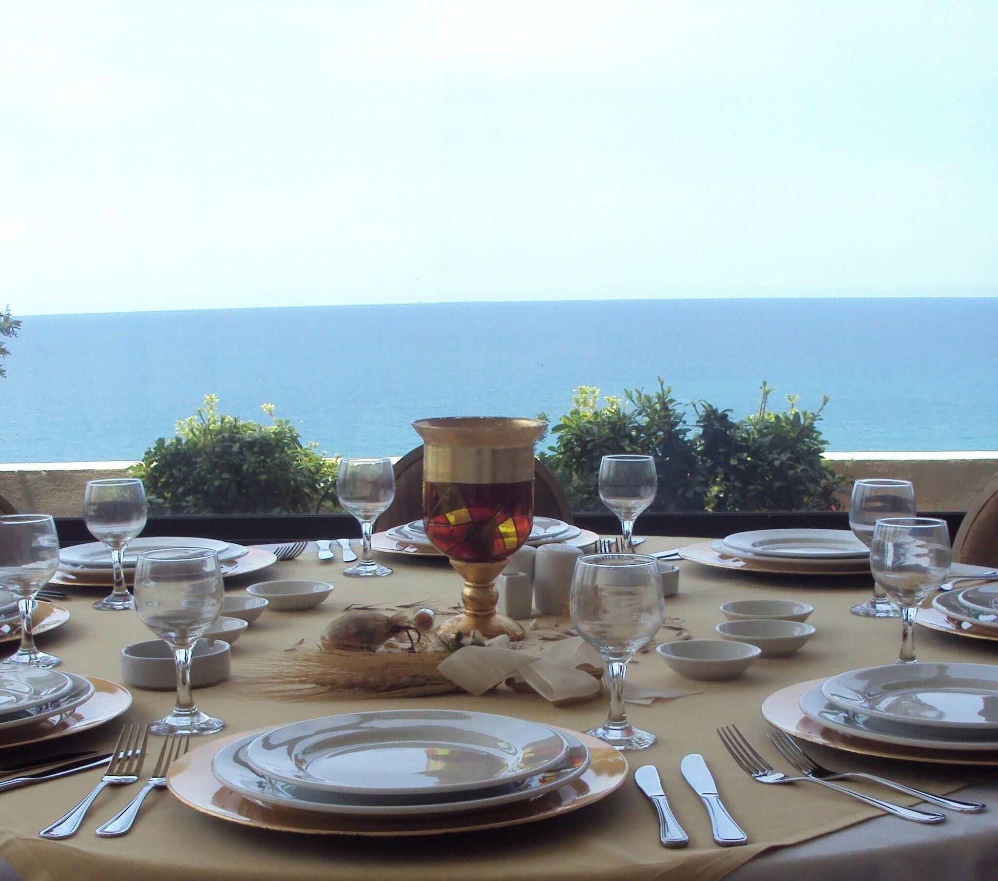 Frühstück, Mittagessen, internationale Küche, Blick aufs Meer 