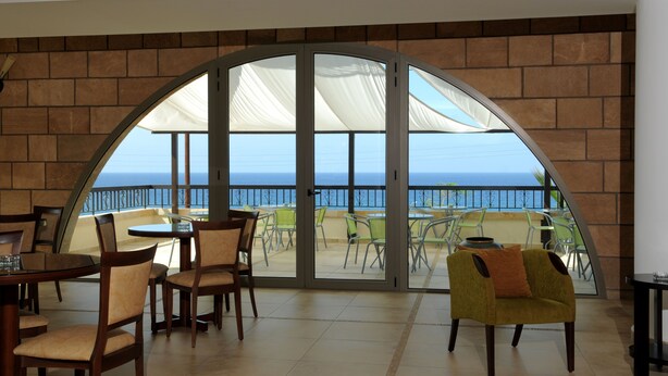 Lobby-lounge
