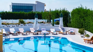 Seasonal outdoor pool, sun loungers