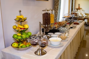 Free daily continental breakfast