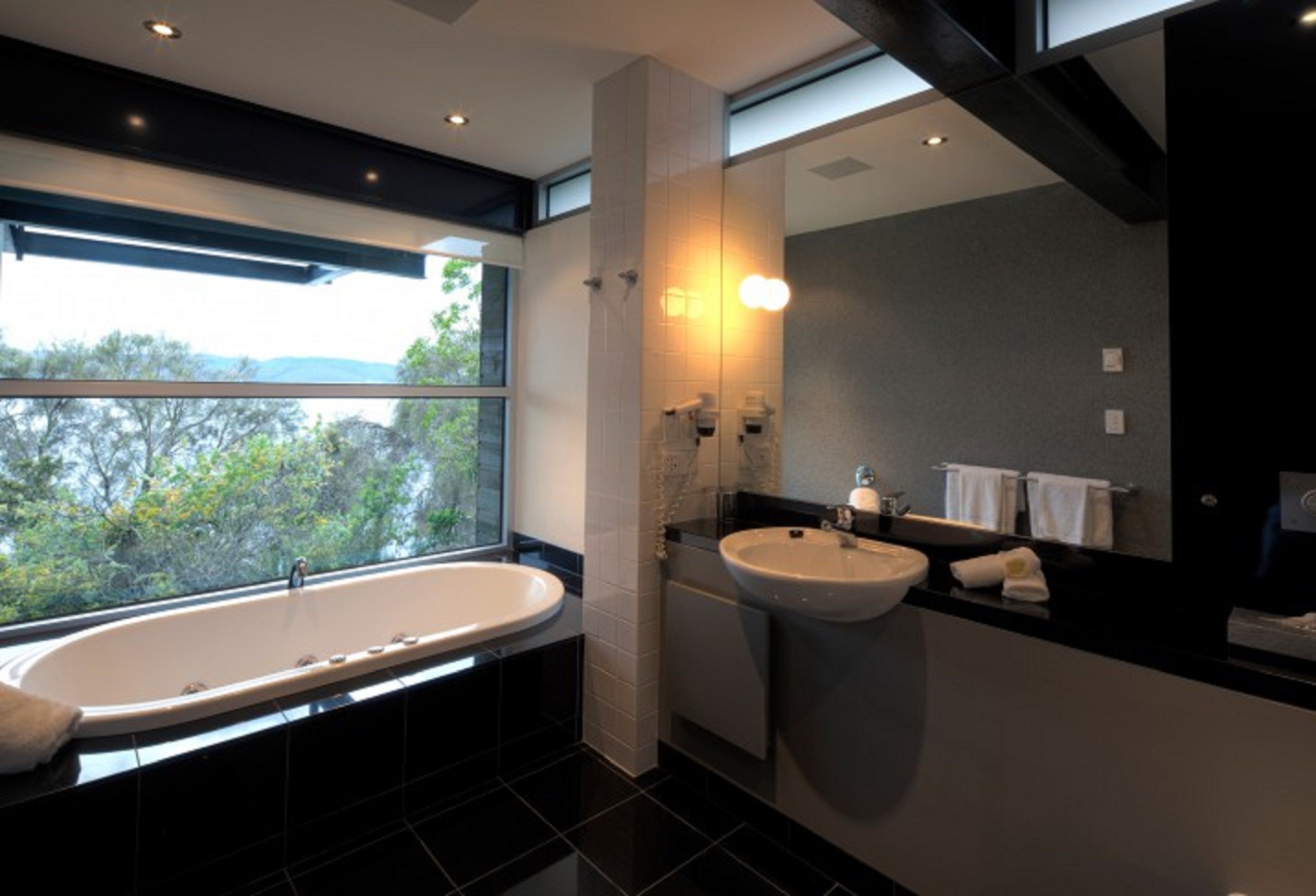 separate bathtub and shower, jetted bath, designer toiletries