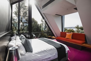 Egyptian cotton sheets, premium bedding, Select Comfort beds, minibar - Mona Pavilions (Berriedale)