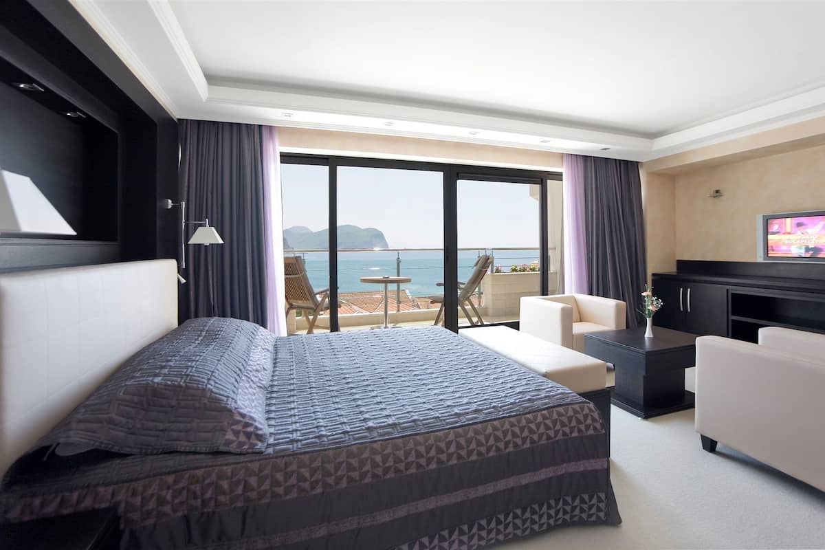 suite, balcony, sea view | living area | tv, pay films
