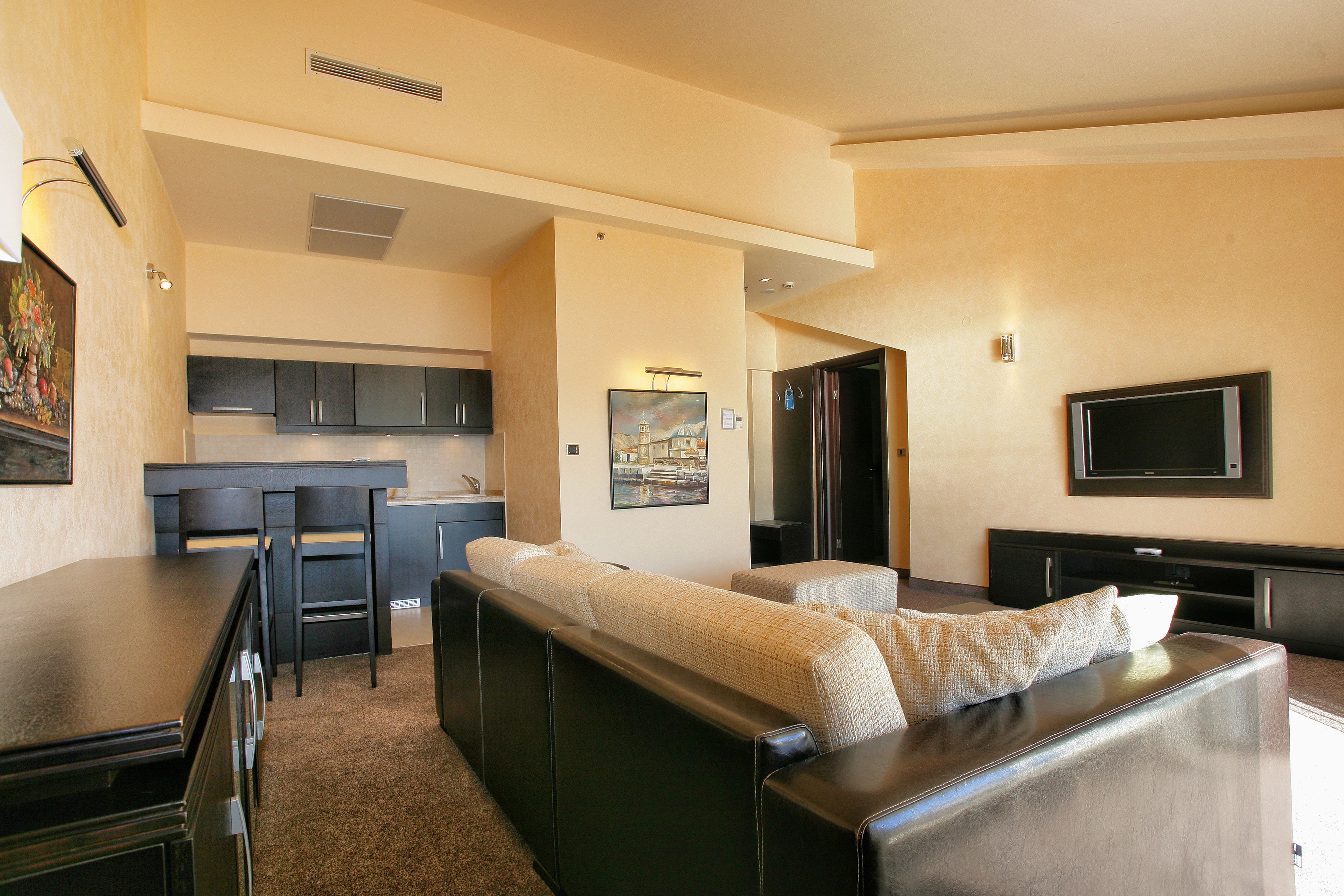 suite, balcony, sea view | living area | tv, pay films