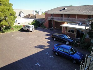 Free self parking - Footscray Motor Inn (Footscray)