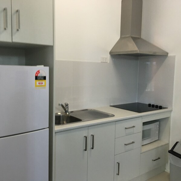 One Bedroom Apartment | Private kitchen - Footscray Motor Inn (Footscray)